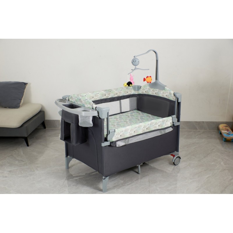 Play yard with bassinet 
